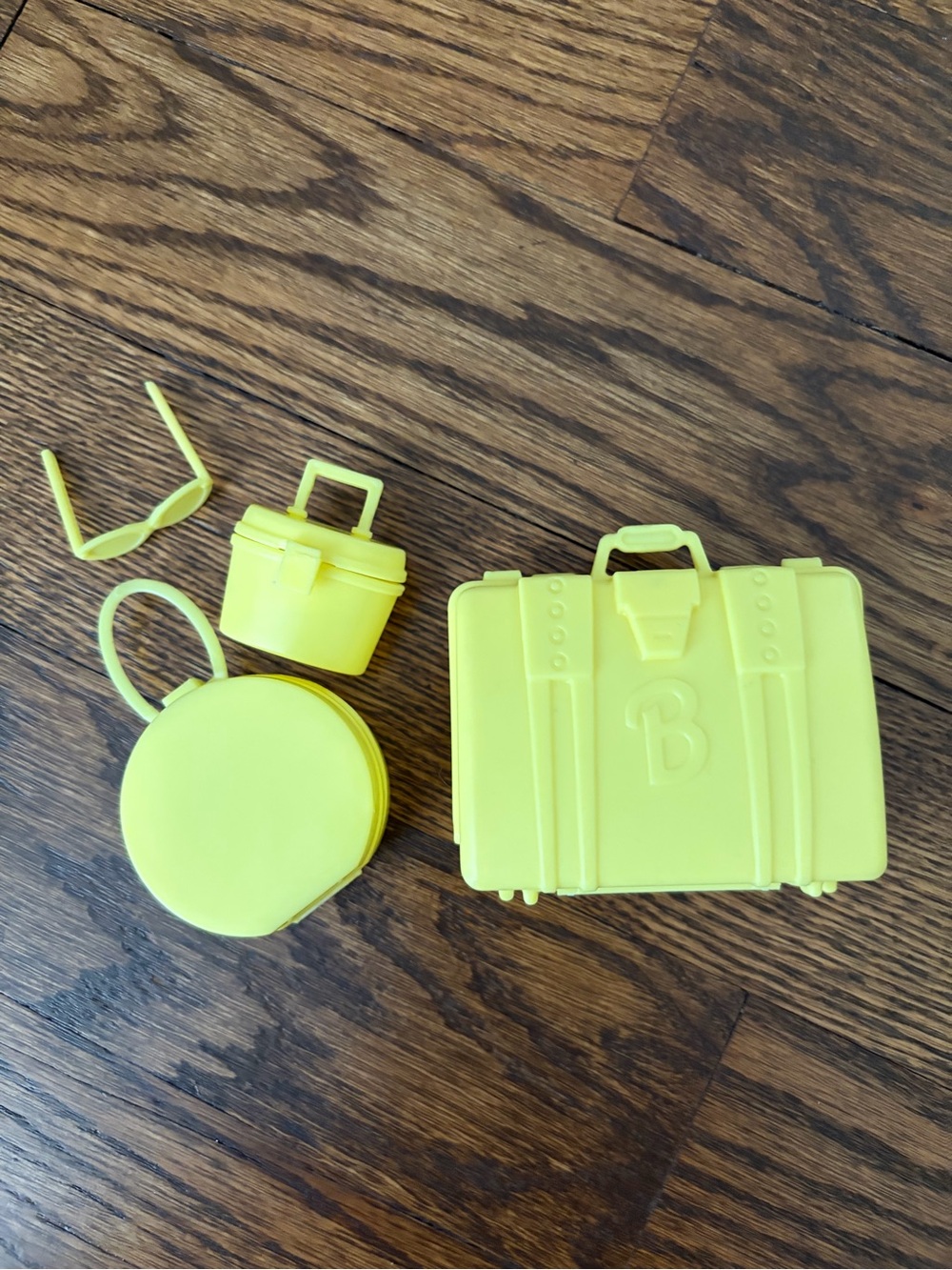 Vintage 2000 Barbie VW Beetle Accessories Yellow Luggage Sunglasses - No Car